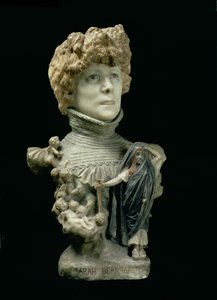 サラ・ベルナール（1844-1923）のポートレートバスト、フランスの女優、c.1890（淡い大理石）
